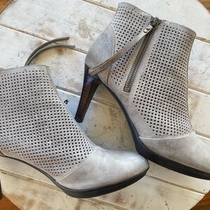 Johnston & Murphy Leather Perforated Booties